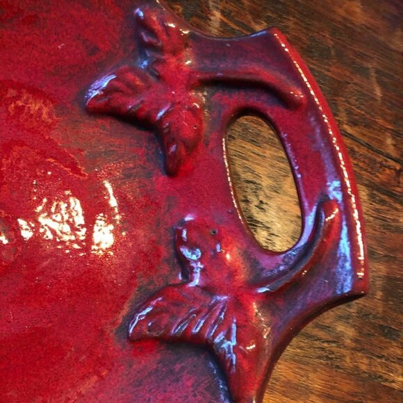 Red Pottery Leaf Motif Bowl With Handles - Picture 5 of 9